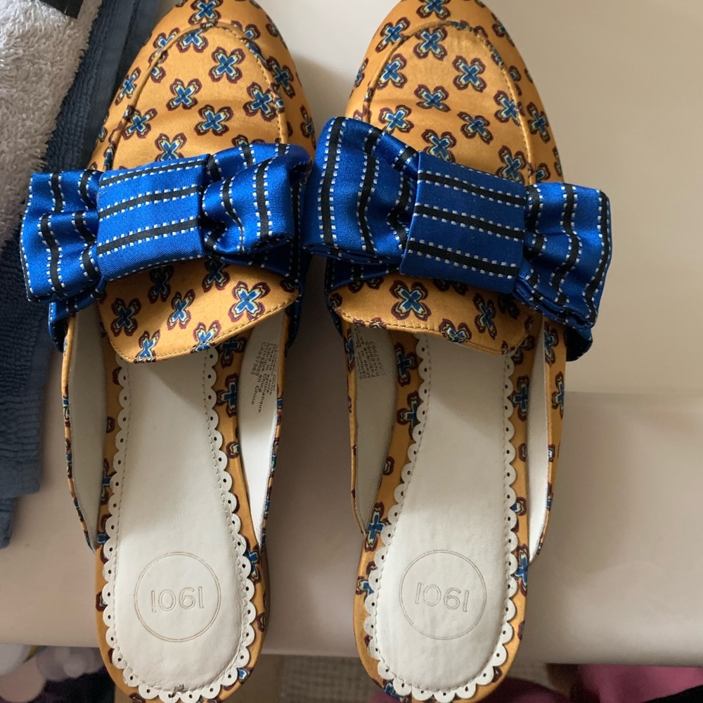 Women’s slides